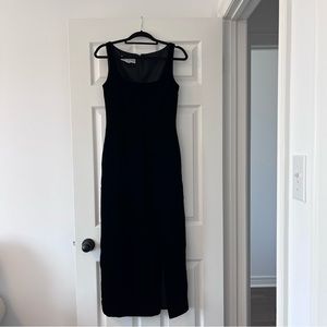 Sleeveless black velvet A.J. Bari evening dress, size 6.